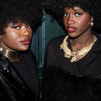Come abbinare al meglio i tuoi orecchini alle acconciature afro?