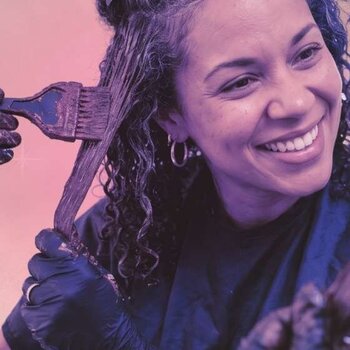 Capelli bianchi sui capelli afro: le alternative naturali alle tinture chimiche