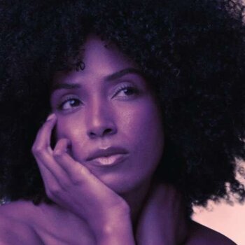 Asciugacapelli e capelli afro: come asciugarli senza (davvero) rovinarli?
