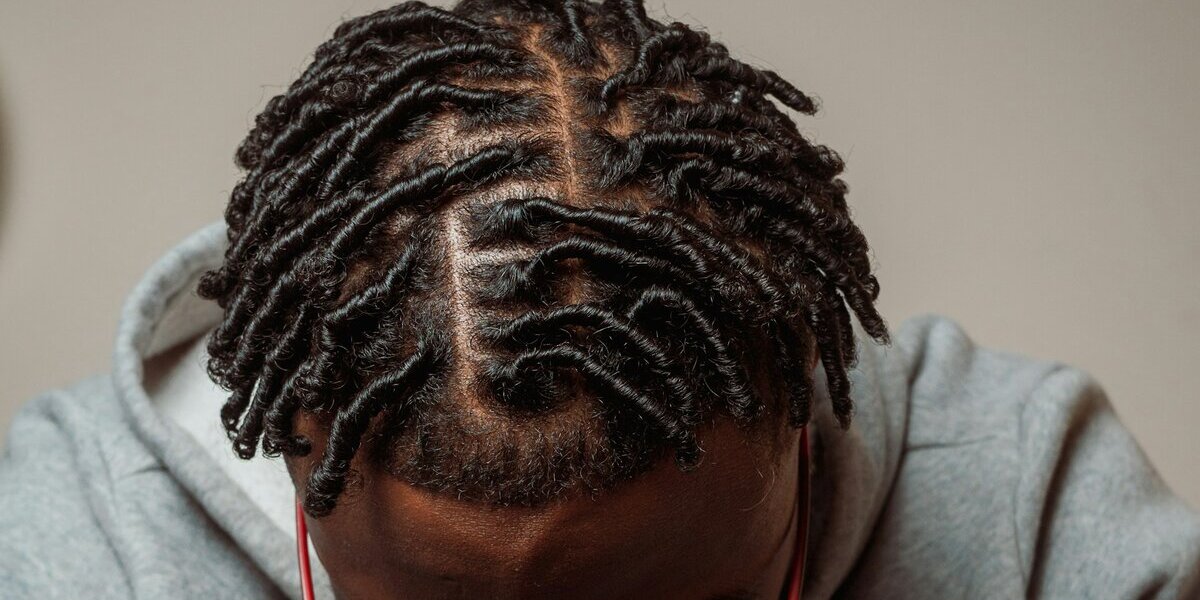 Una routine di cura per i dreadlock