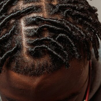 Una routine di cura per i dreadlock